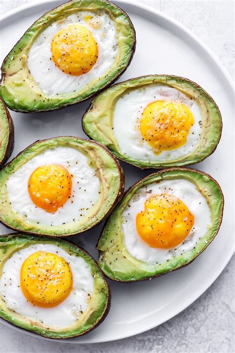 avocado egg breakfast