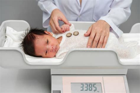 monitoring newborn weight