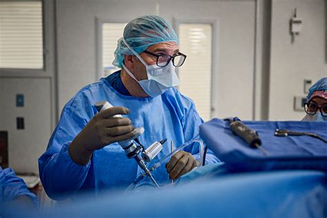 orthopedic surgeon